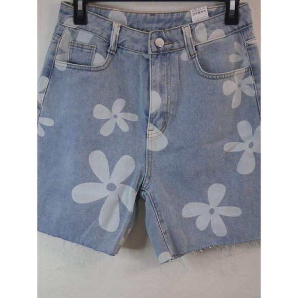 SHEIN Floral Print Denim Shorts With Frayed Hem & Pockets Light Wash Womens - Picture 3 of 10